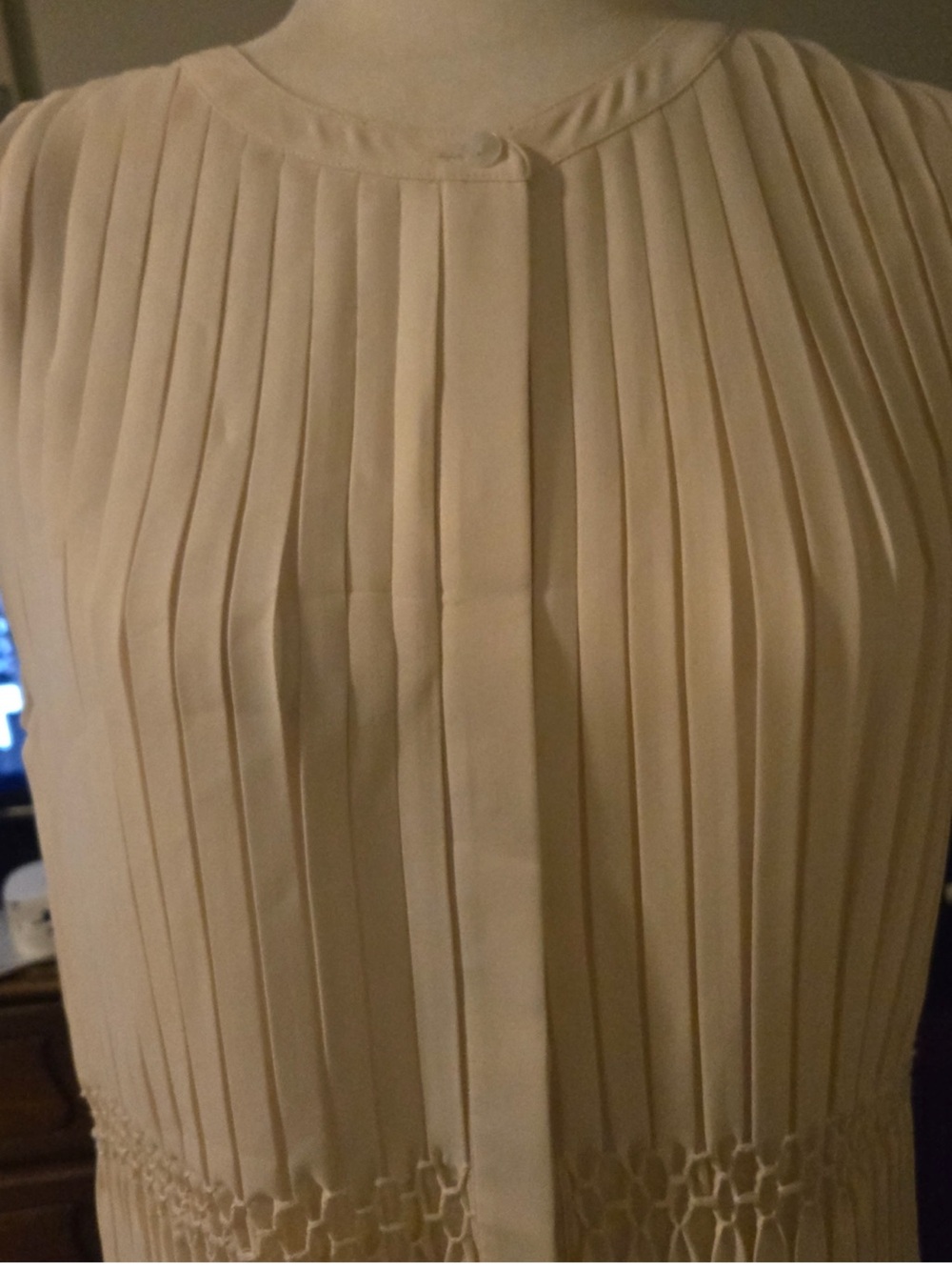Theory Pleated Sleeveless smock top - Picture 2 of 4